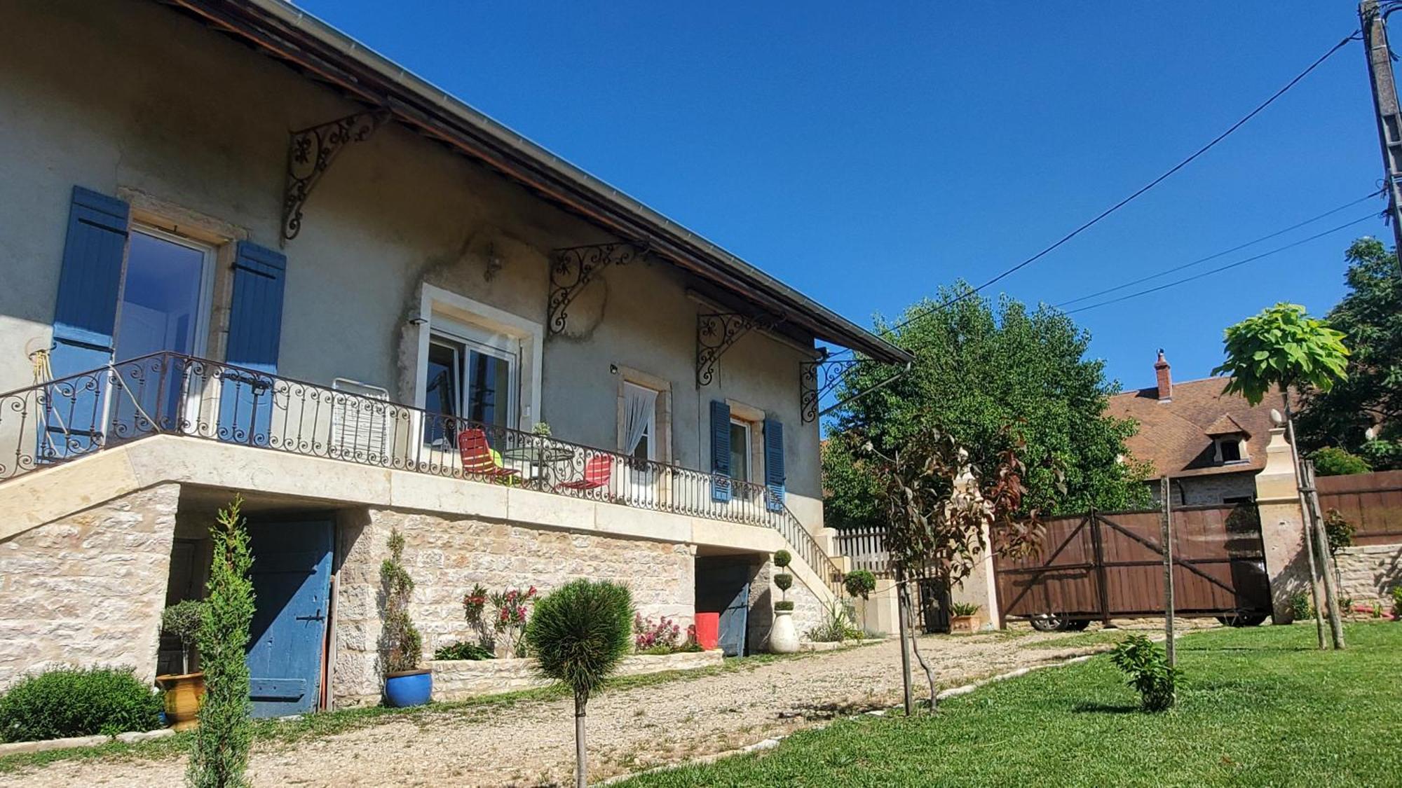 Les Fontaines Villa Laives Екстериор снимка